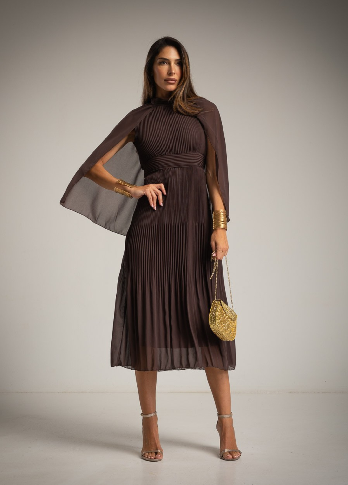 VESTIDO MIDI PLISSADO COM CAPA EM CHIFFON - ALBANOS
