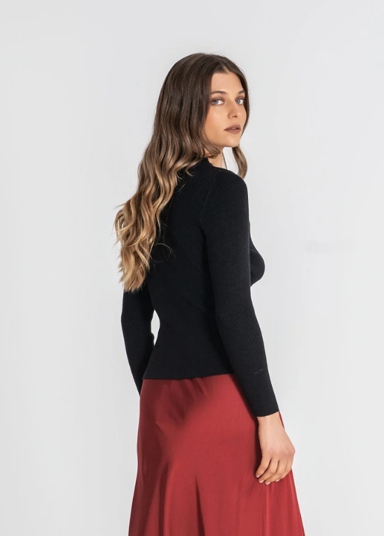 CAMISOLA DE MALHA COM RENDA NO DECOTE - RUGA