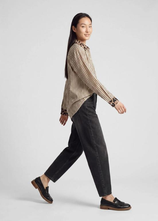 BLUSA DE VISCOSE LISTRADA EM BEGE COM RETALHOS - RABE