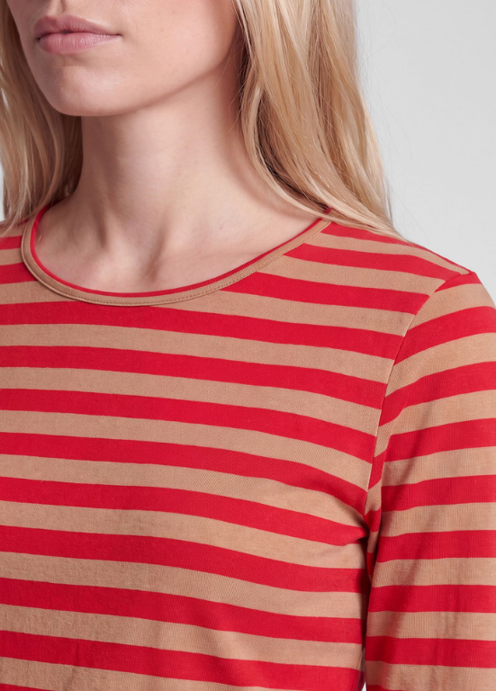 BLUSA LONGSLEEVE COM RISCAS HORIZONTAIS EM CAMEL E VERMELHO - RABE