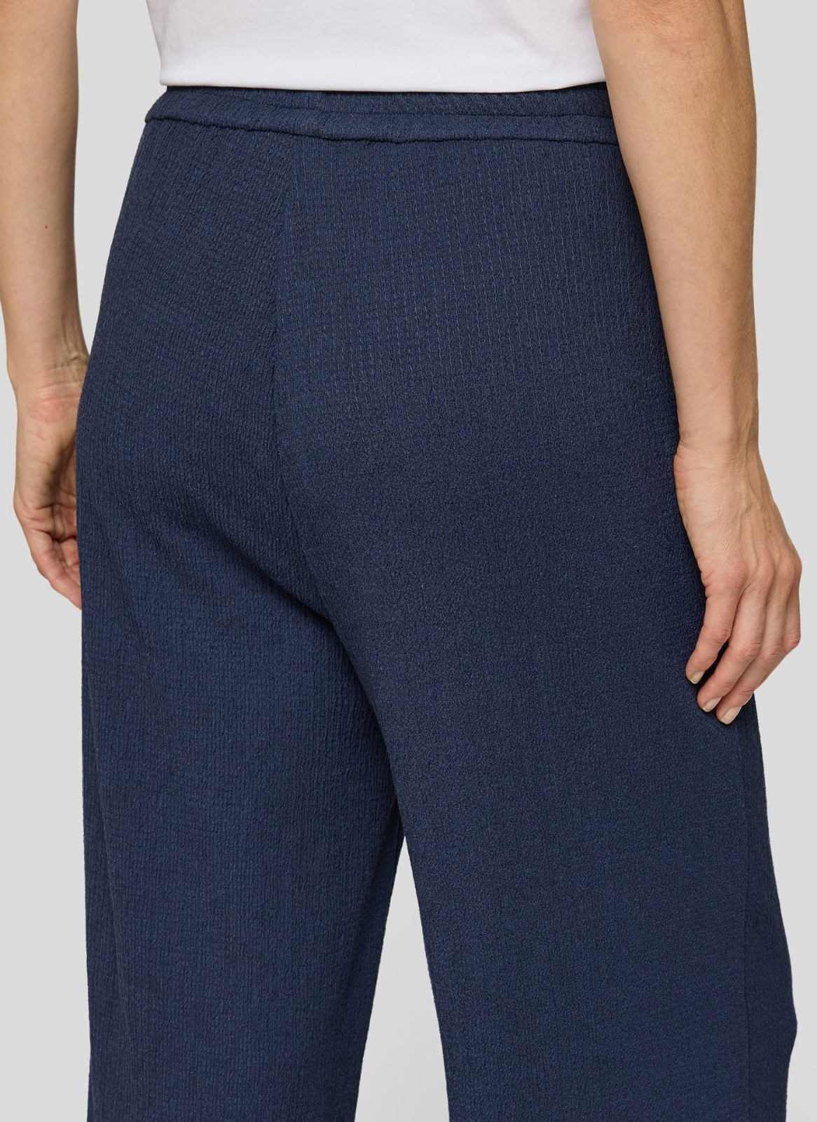 CALÇA AZUL MARINHO TIPO CREPE COM ELÁSTICO NA CINTURA - RABE
