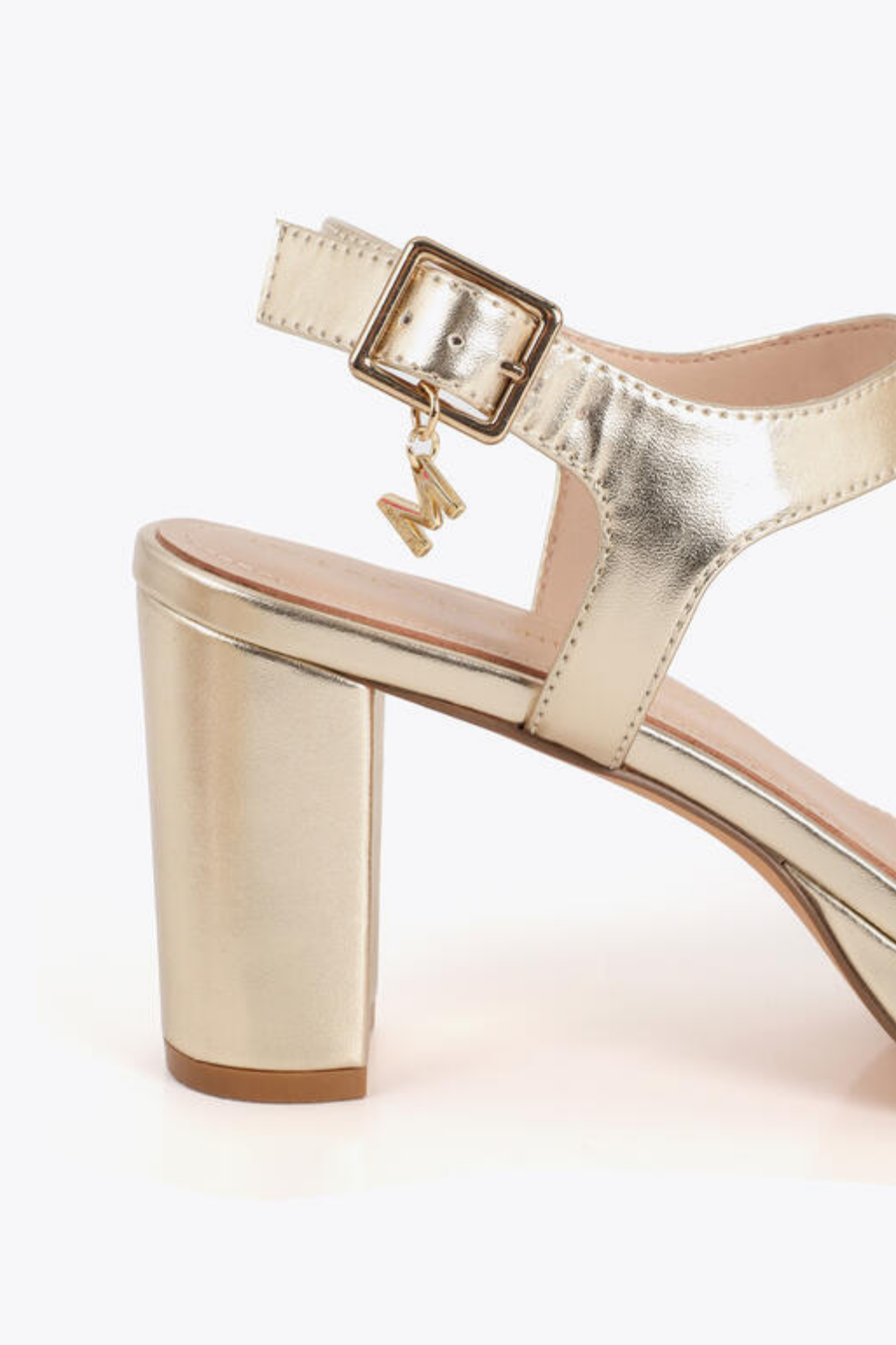 SANDÁLIAS DE SALTO DOURADAS COM DETALHES FLORAIS - LOLA CASADEMUNT