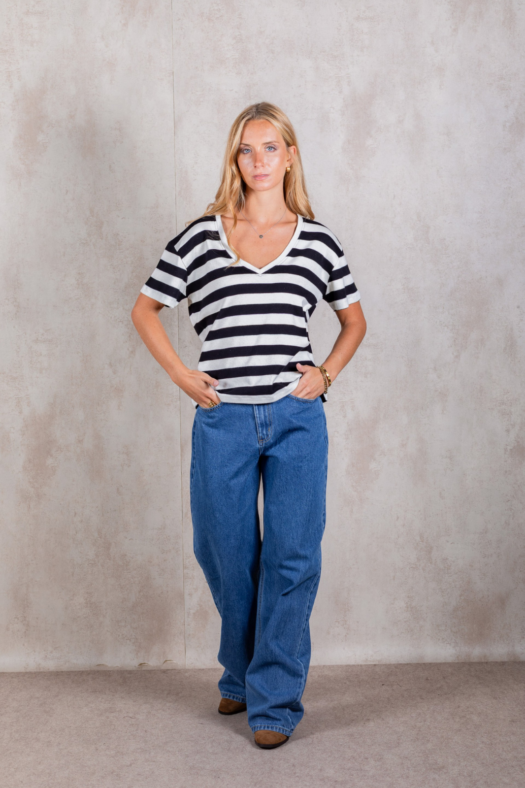 T-SHIRT OVERSIZE DE MALHA ÀS RISCAS E DECOTE V - SMF