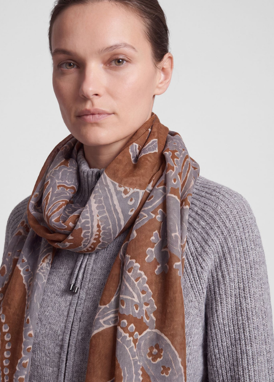 ECHARPE DE VISCOSE COM ESTAMPADO PAISLEY EM CAMEL - RABE