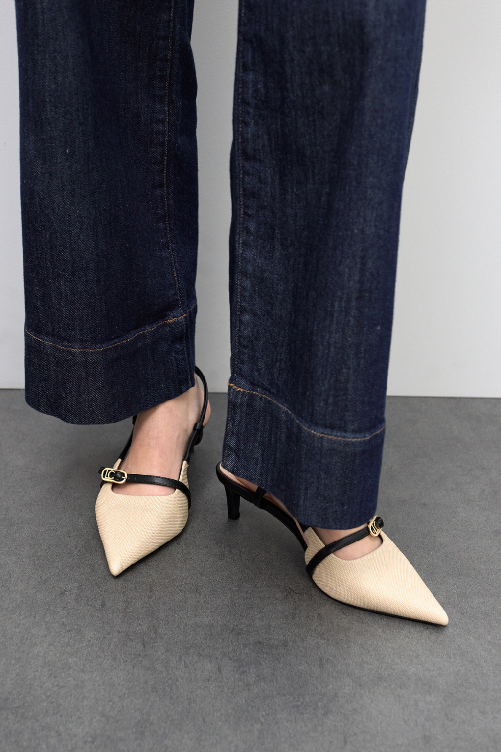 SAPATO SALTO BICOLOR COM FIVELAS PERSONALIZADAS - LOLA CASADEMUNT