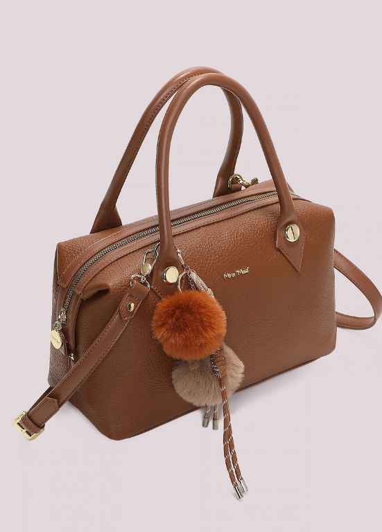 MALA BÁU COM DETALHE PENDURADO POM-POM - MIMI MUA