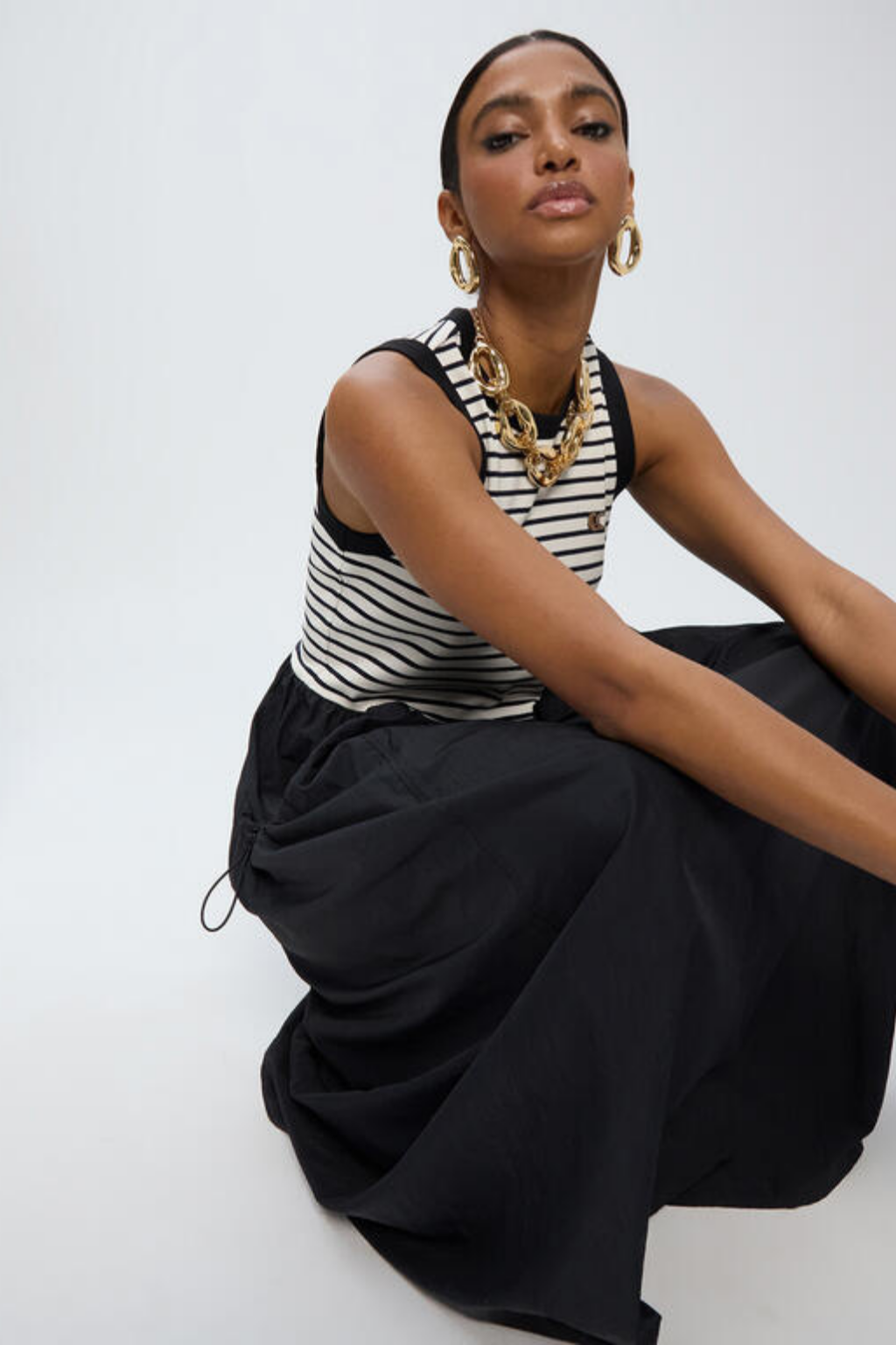 VESTIDO DE MANGA CAVA BRANCO E PRETO - LOLA CASADEMUNT