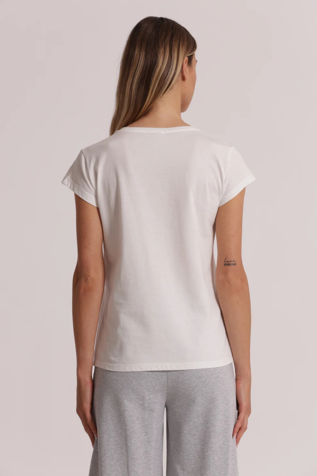 T-SHIRT EM ALGODÃO COM DETALHES EM STRASS - MIMI MUA