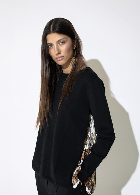 JERSEY DE MALHA PRETO COM COSTAS ANIMAL PRINT PLISSADAS - LOLA CASADEMUNT