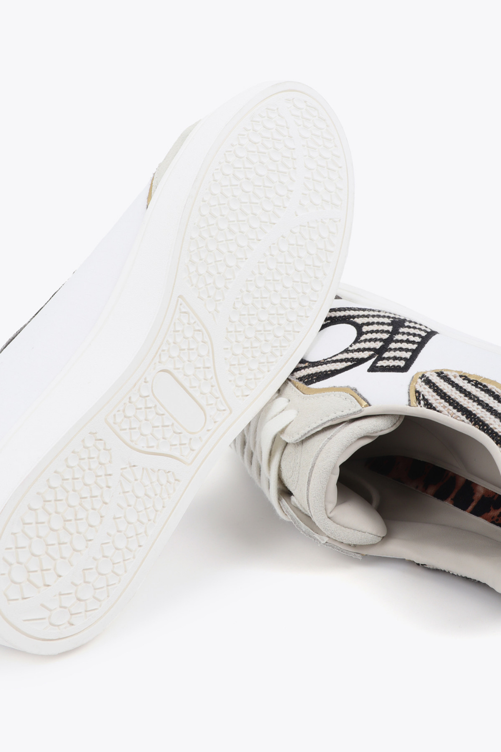 TÊNIS COM LOGOEM TECIDOS COMBINADOS E DETALHES EM COURO - LOLA CASADEMUNT