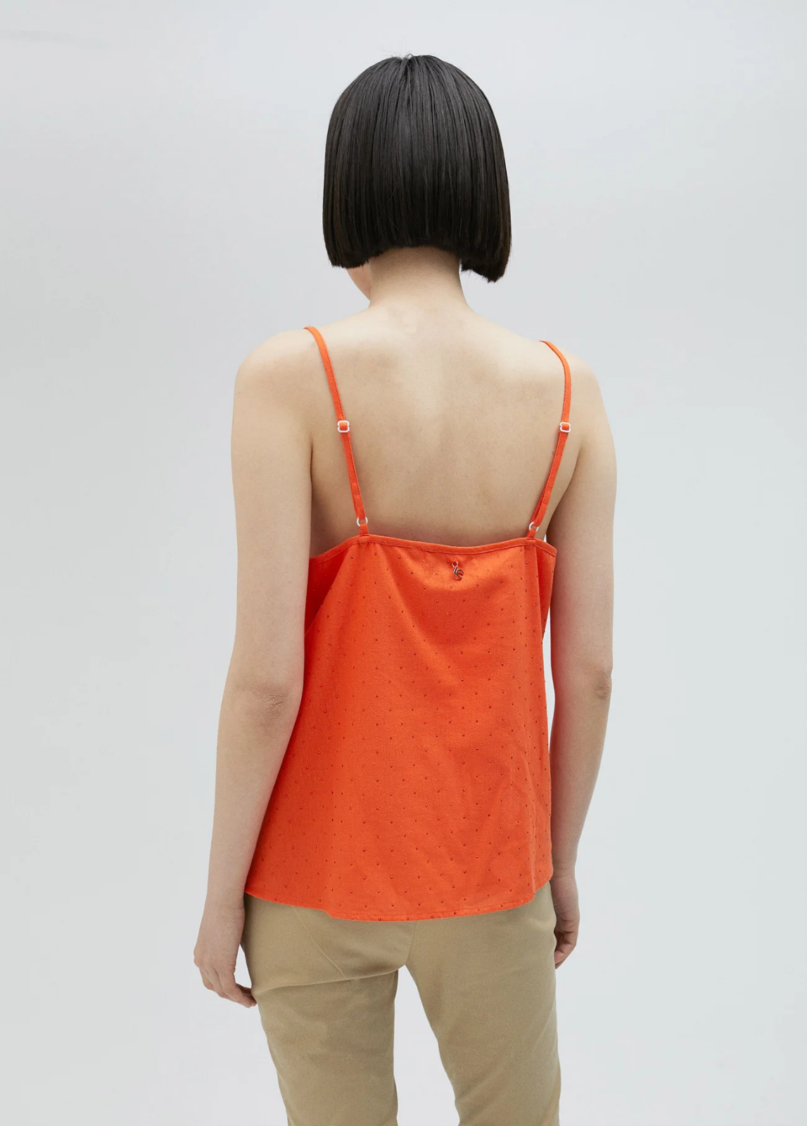 TOP LARANJA COM DECOTE EM V, STRASS E ALÇAS AJUSTÁVEIS - LOLA CASADEMUNT