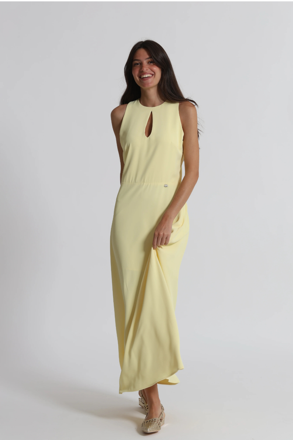 VESTIDO MIDI COM DECOTE HALTER - MIMI MUA