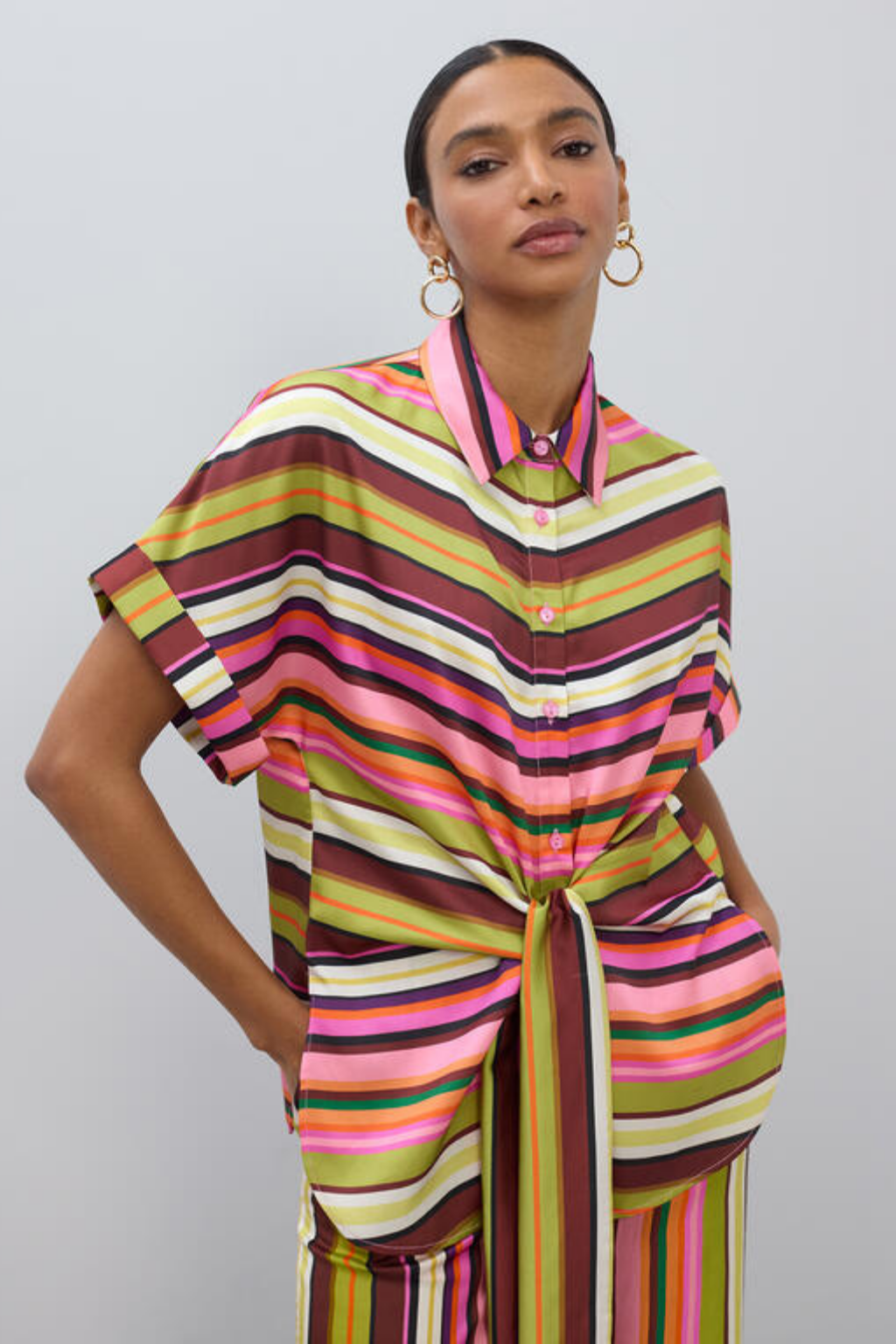 BLUSA ESTAMPADA ÀS RISCAS COM NÓ - LOLA CASADEMUNT