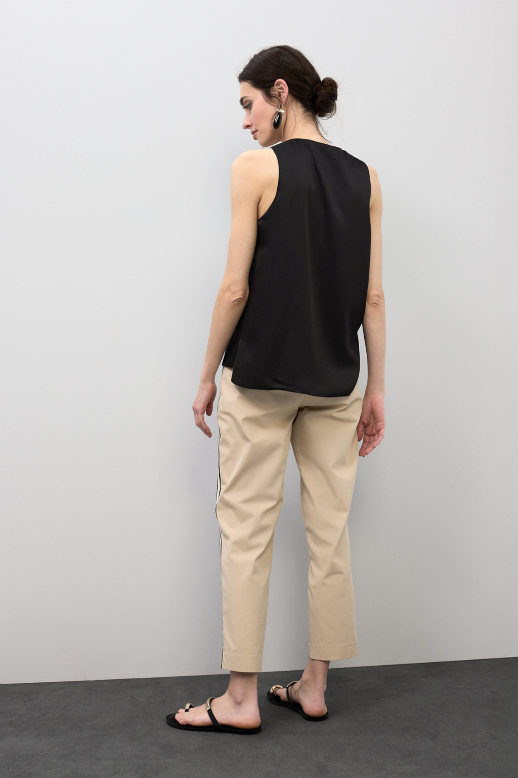 CALÇAS RETA COM FAIXAS LATERAIS - LOLA CASADEMUNT