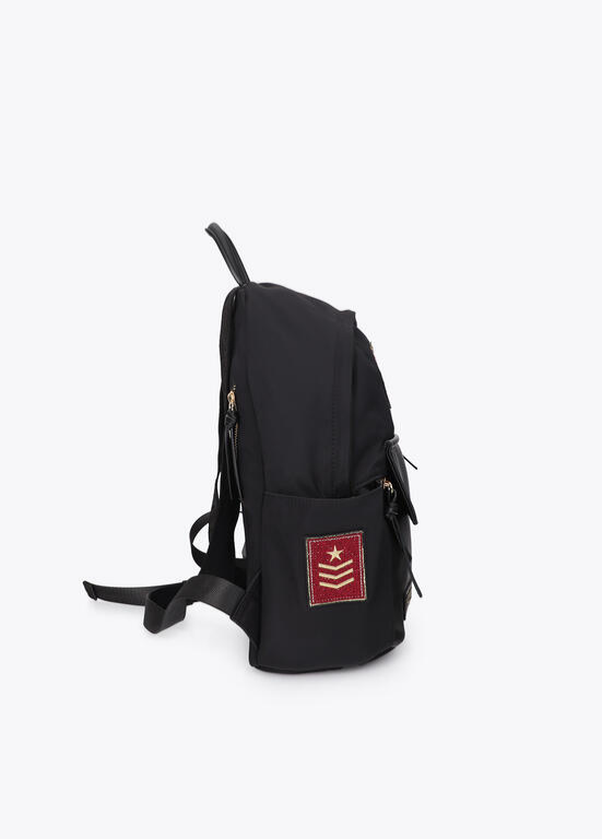 MOCHILA EM NYLON PRETA COM EMBLEMA LC - LOLA CASADEMUNT