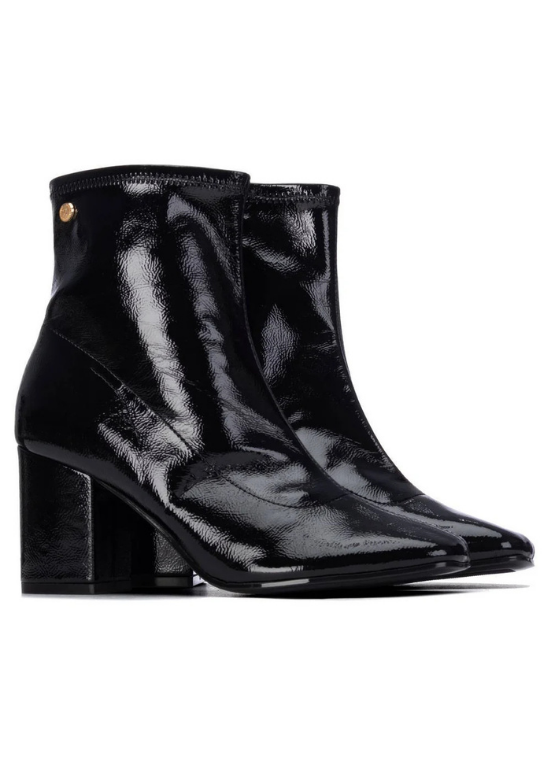 BOTIM EM COURO ENVERNIZADO COM SALTO - XTI SHOES