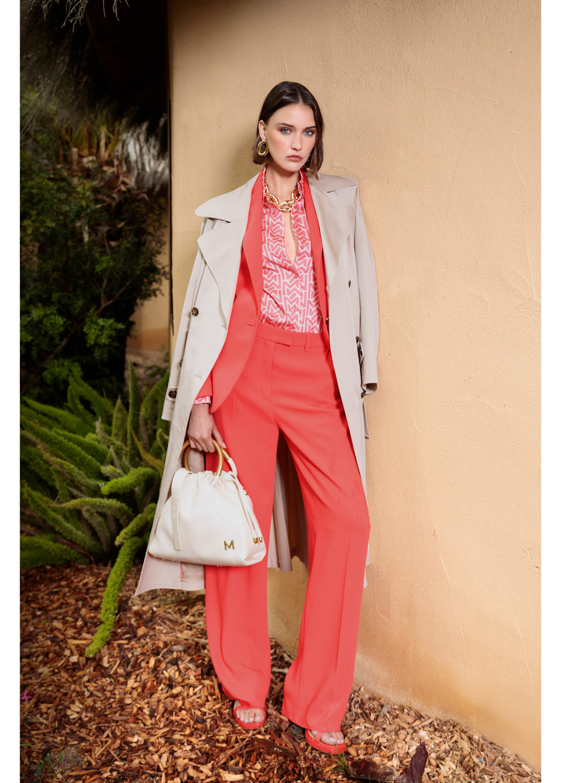 CALÇAS DE CORTE RETO EM CORAL VIBRANTE - LOLA CASADEMUNT