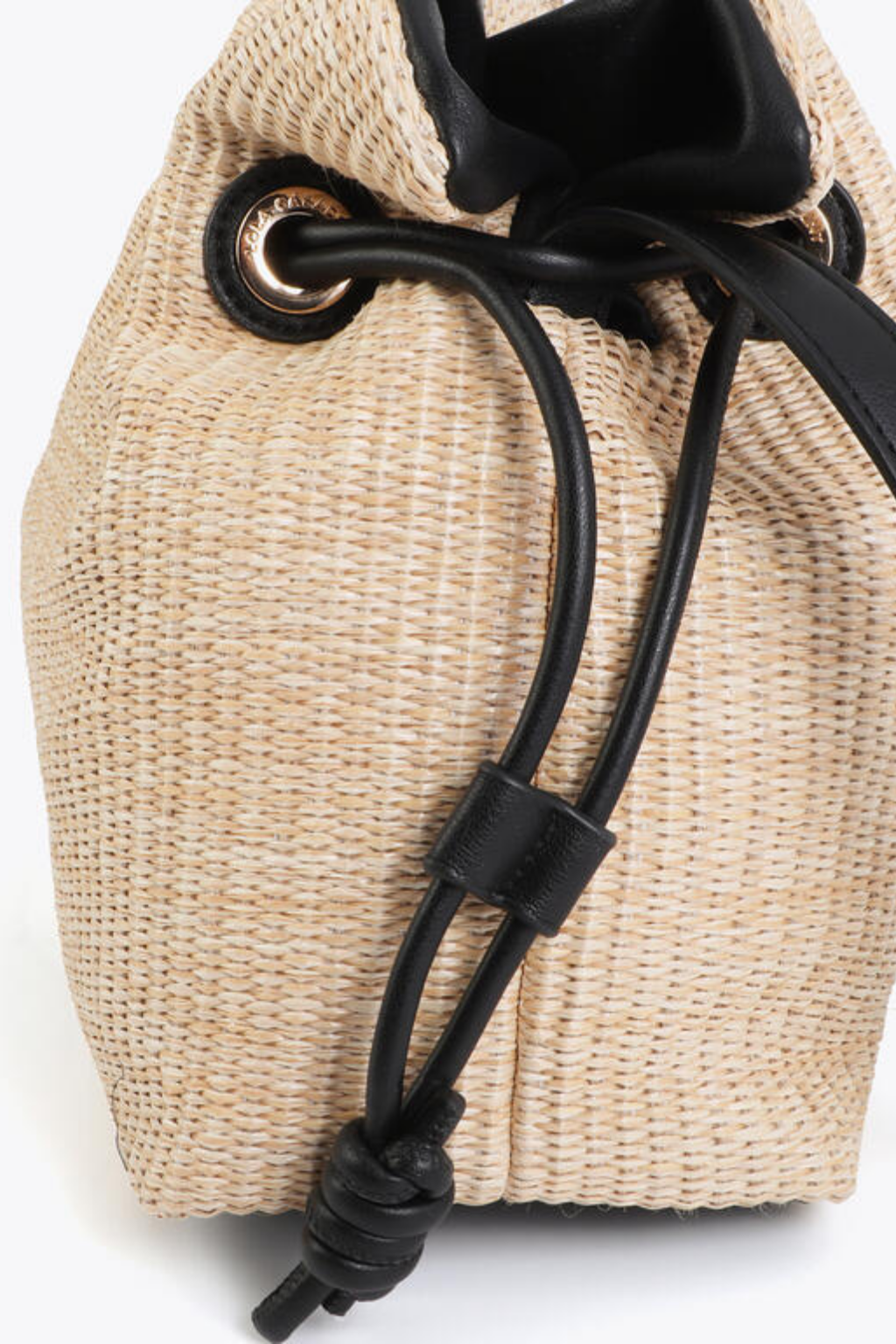 MALA BUCKET EM RÁFIA COM CORDÃO EM ECOPELE - LOLA CASADEMUNT