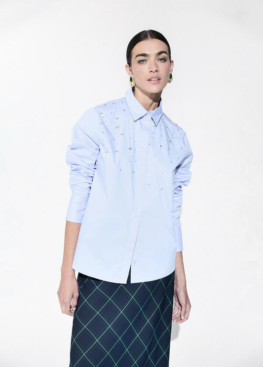 CAMISA AZUL COM APLICAÇÕES FRONTAIS LC - LOLA CASADEMUNT