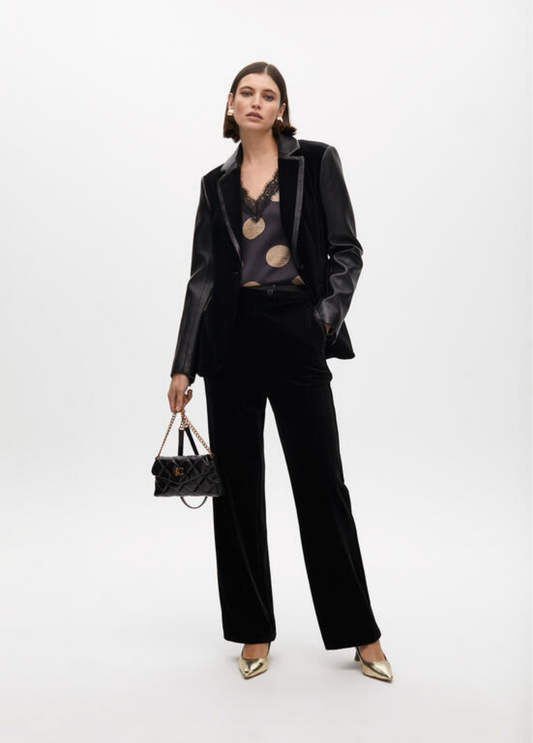 BLAZER PRETO COM CONTRASTE DE VELUDO E EFEITO PELE - LOLA CASADEMUNT