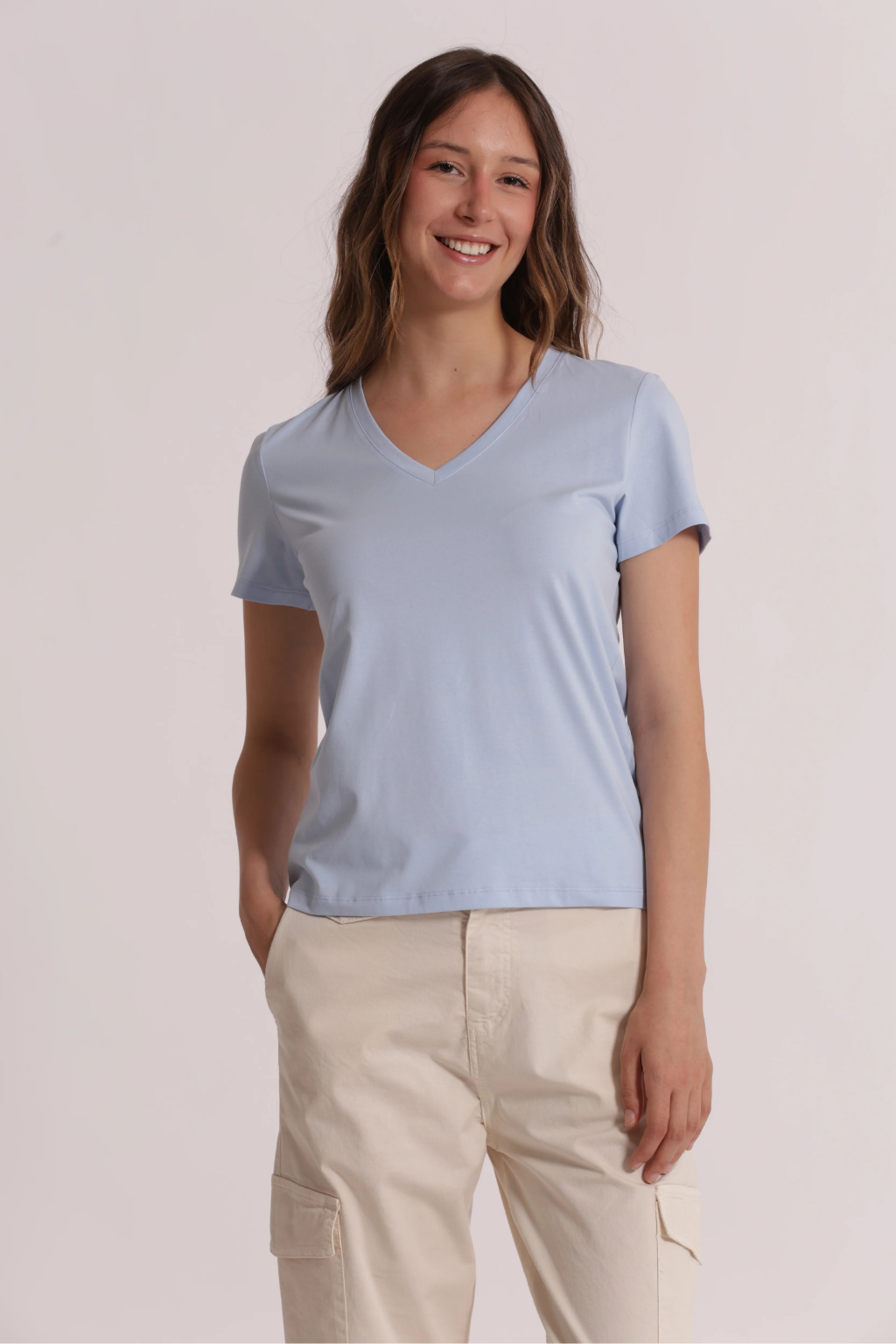 T-SHIRT BÁSICA DECOTE EM V - MIMI MUA