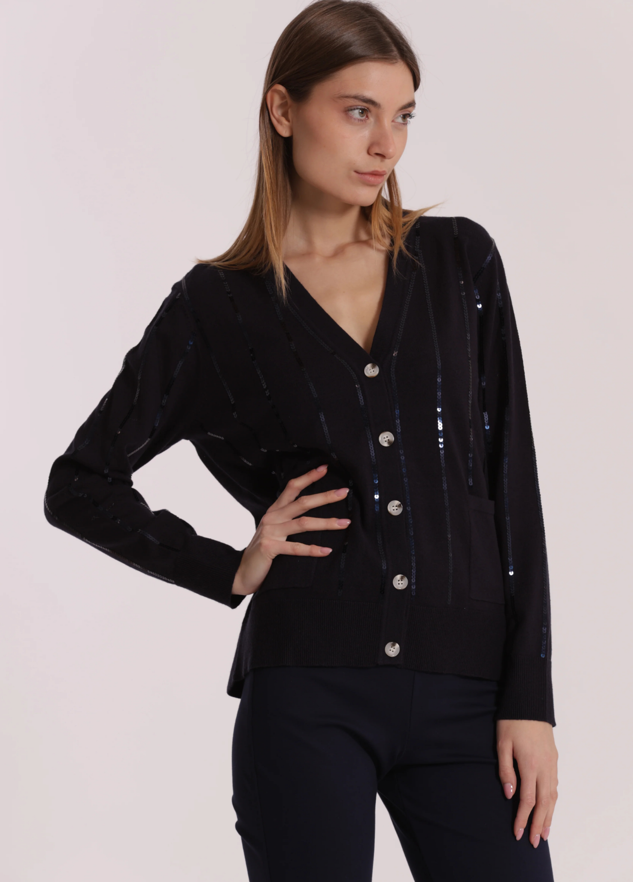CARDIGAN COM PORMENORES EM LANTEJOULAS - MIMI MUA