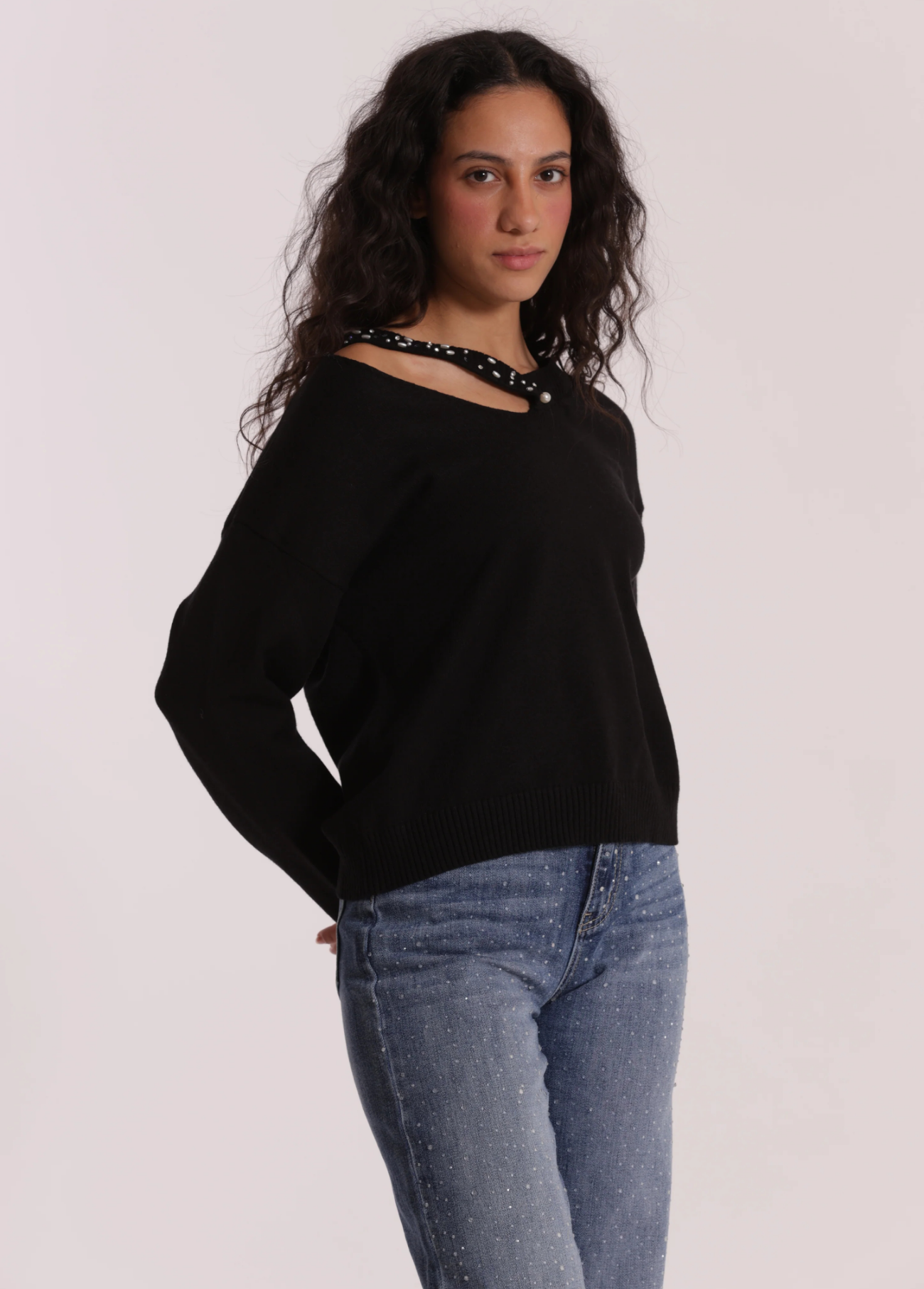 CAMISOLA DE MALHA DECOTE EM V E STRASS - MIMI MUA
