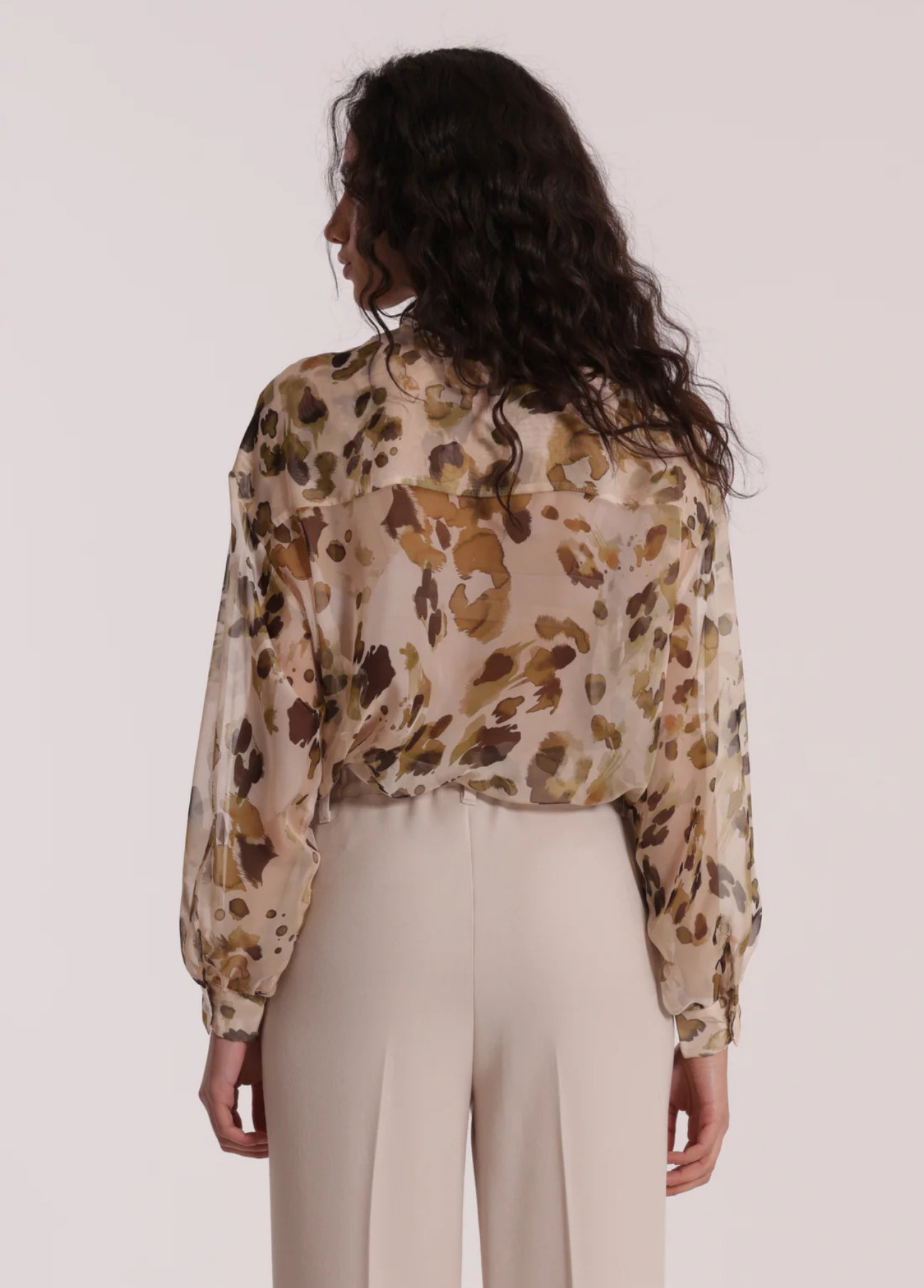 CAMISA ESTAMPADA COM BOLSOS - MIMI MUA