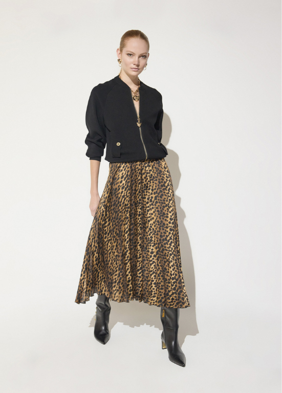 BOMBER EM TRICÔ PRETO COM ZÍPER DE LEOPARDO E BOTÕES METÁLICOS - LOLA CASADEMUNT