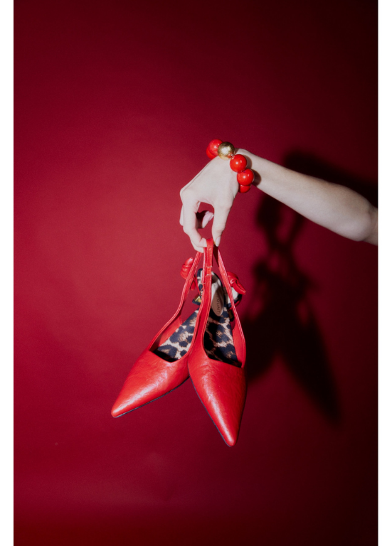 SAPATO DE SALTO VERMELHO COM FORRO ANIMAL PRINT - LOLA CASADEMUNT