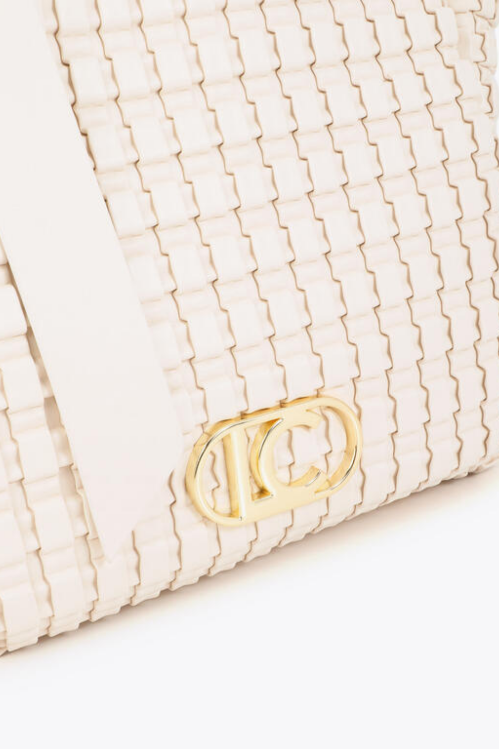 MALA TOTE TEXTURADA COM LOGÓTIPO DOURADO - LOLA CASADEMUNT