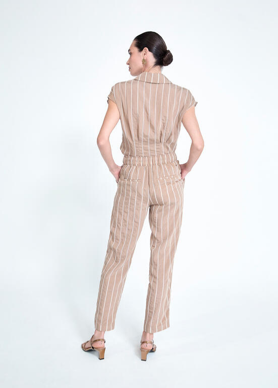 CALÇAS JOGGER BEGE COM RISCA VERTICAL BRANCA - LOLA CASADEMUNT