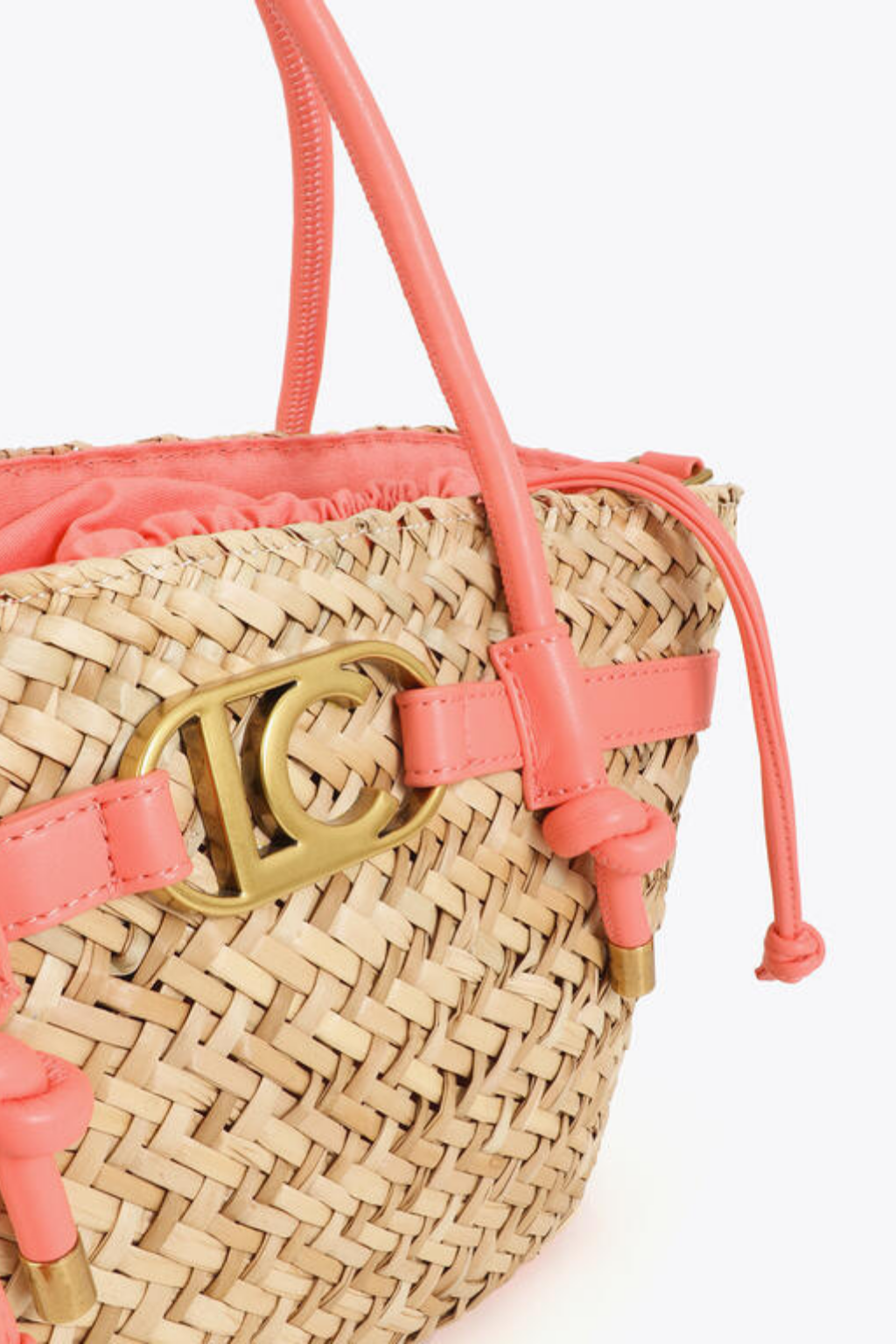 MALA DE RÁFIA COM DETALHES CORAL - LOLA CASADEMUNT