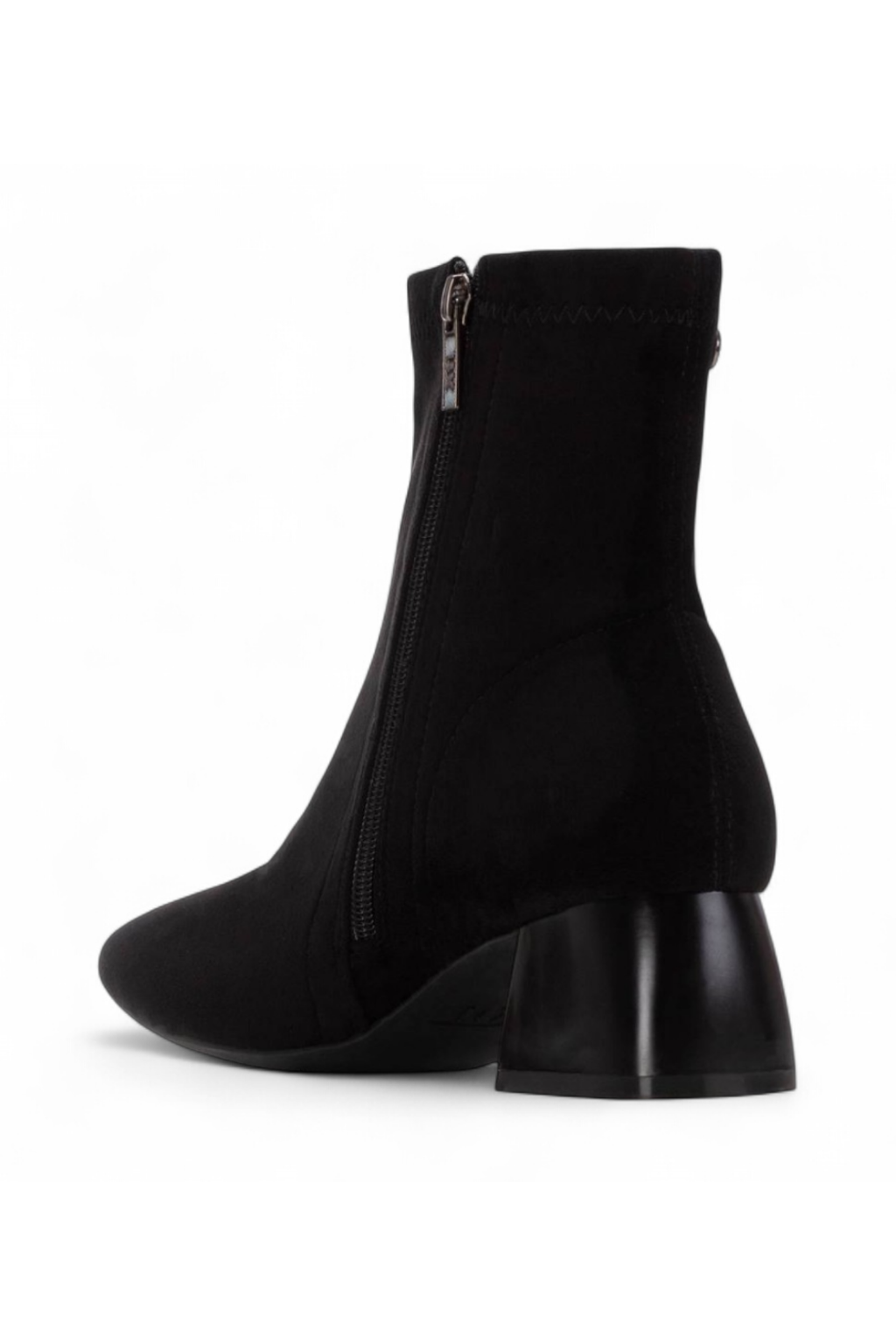 BOTIM DE CAMURÇA MACIA E SALTO BAIXO ESTÁVEL - XTI shoes