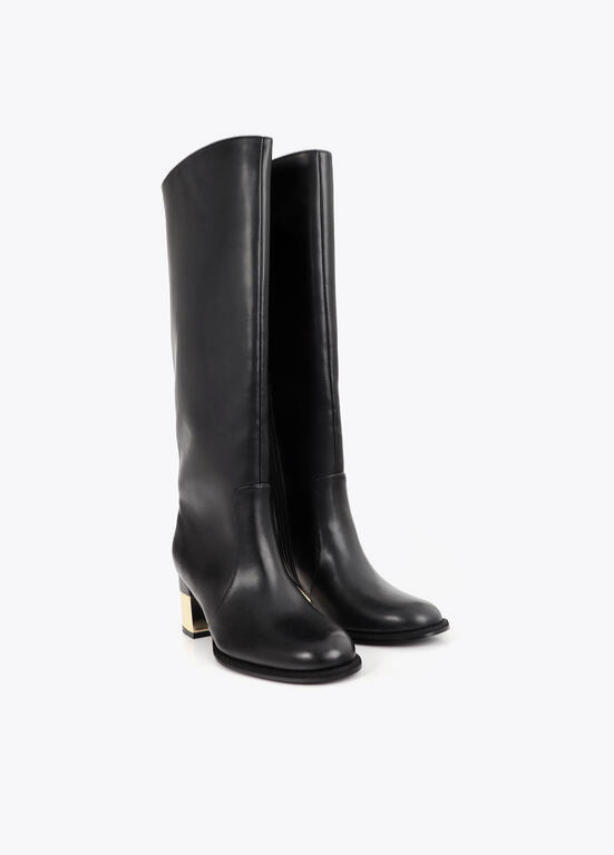 BOTA ALTA DE SALTO BAIXO EM ECOPELE PRETA E SALTO DOURADO COM STRASS LC - LOLA CASADEMUNT
