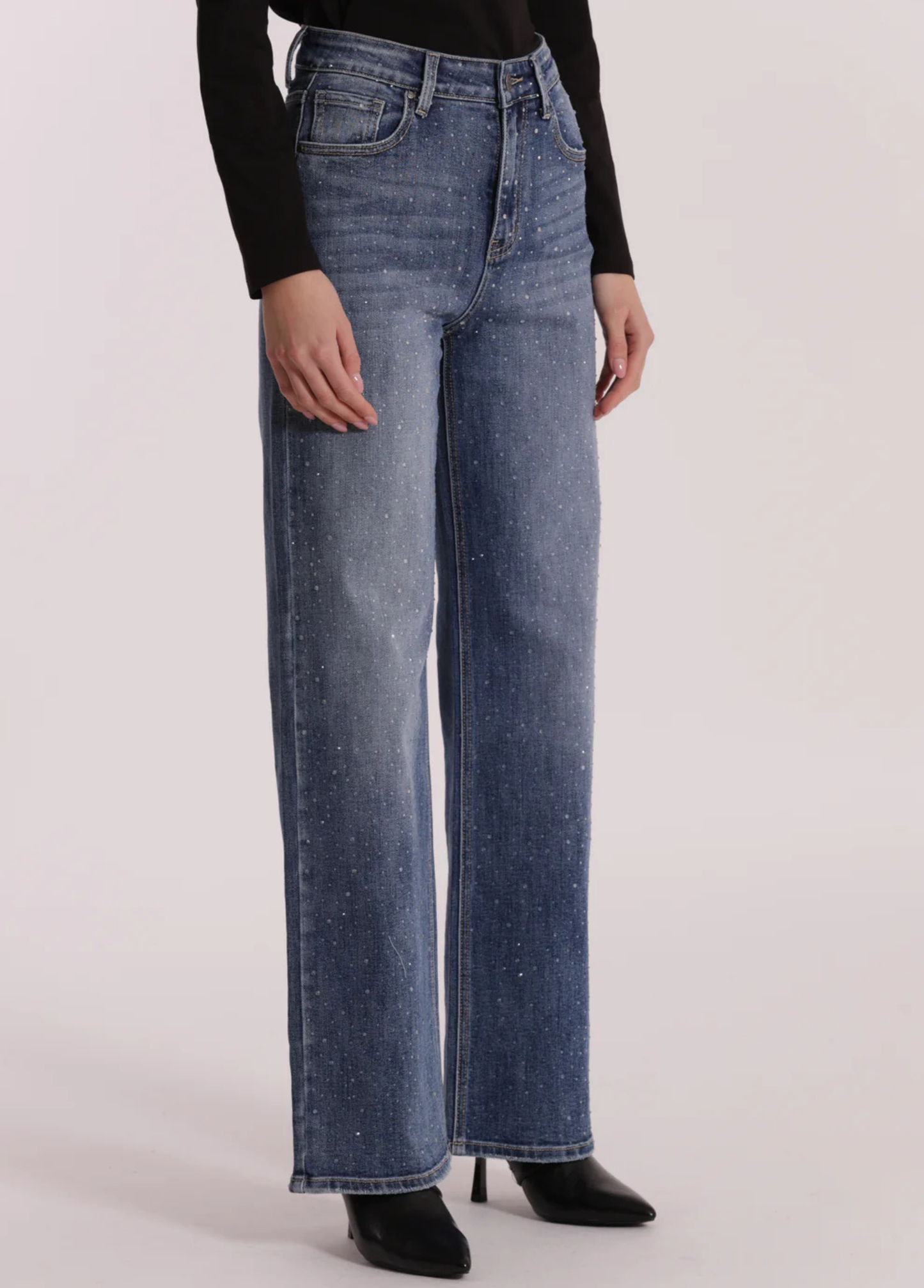 CALÇAS DE GANGA LARGAS COM STRASS À FRENTE - MIMI MUA