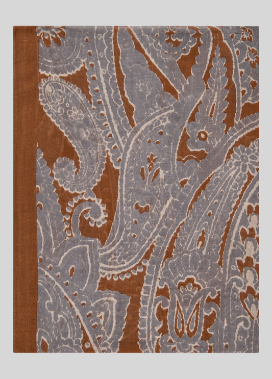 ECHARPE DE VISCOSE COM ESTAMPADO PAISLEY EM CAMEL - RABE