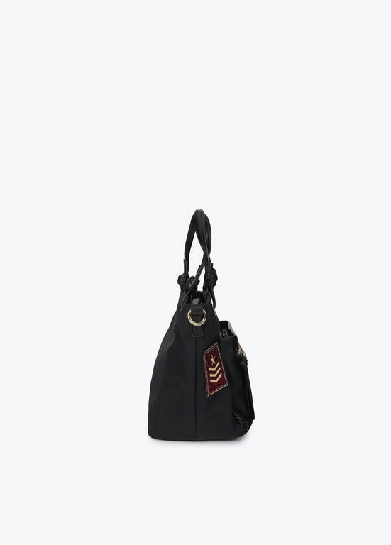 MALA EM NYLON PRETA COM EMBLEMA LC - LOLA CASADEMUNT