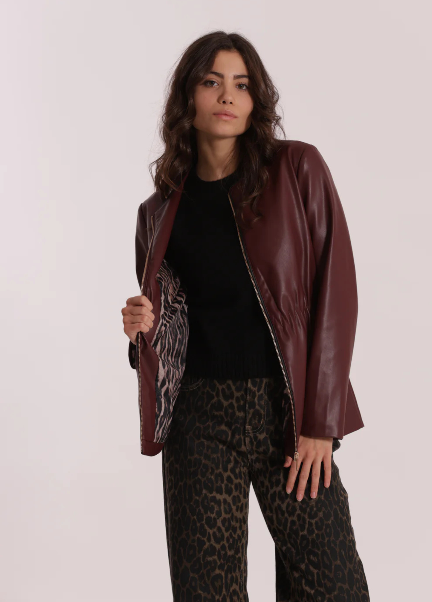 BLUSÃO DE ECOPELE COM FORRO ANIMAL PRINT - MIMI MUA