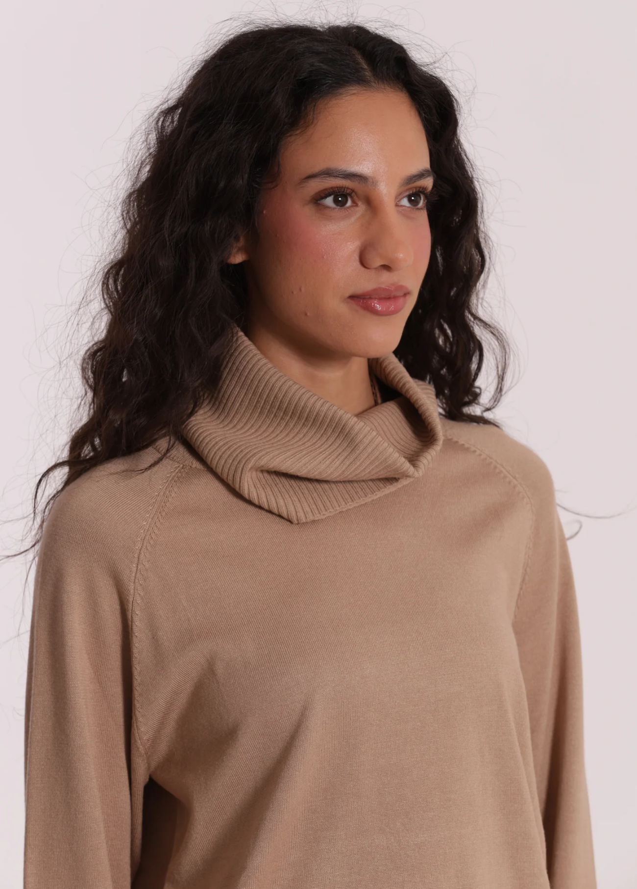 CAMISOLA DE MALHA OVERSIZED COM GOLA REMOVÍVEL - MIMI MUA
