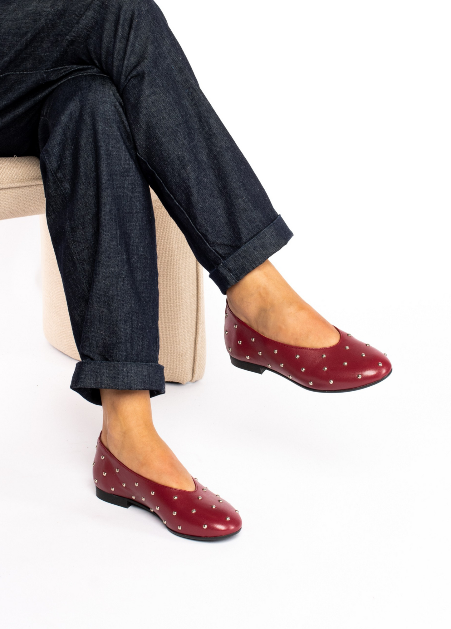 SABRINAS DE SALTO RASO COM TACHAS - TAPADAS