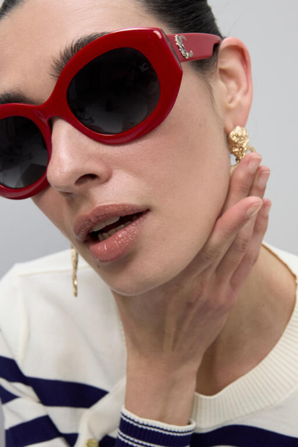 ÓCULOS DE SOL REDONDOS COM LOGOTIPO DE LEOPARDO - LOLA CASADEMUNT