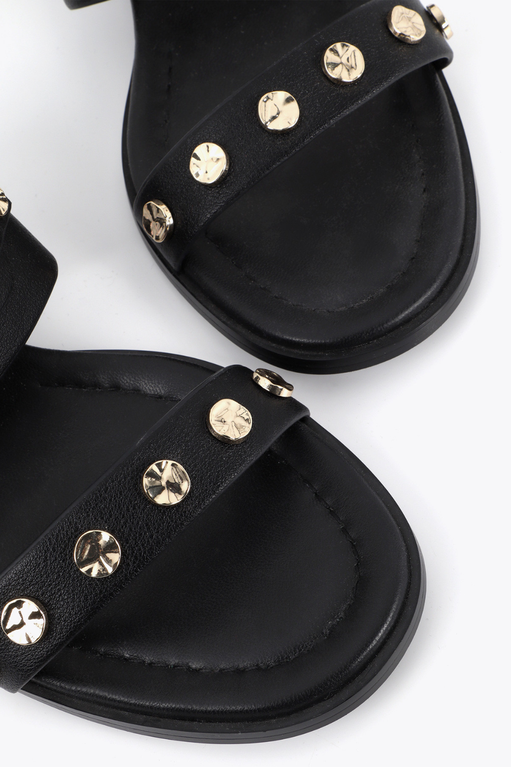 SANDÁLIAS DE SALTO COM APLICAÇÃO E CABEÇA LEOPARDO - LOLA CASADEMUNT