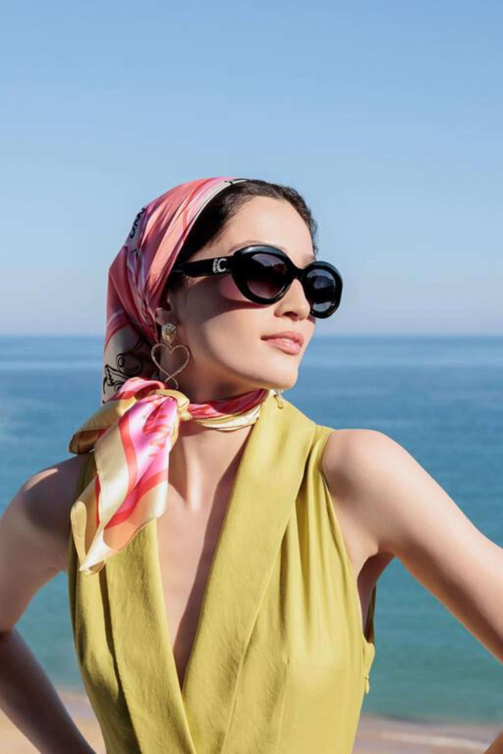 VESTIDO FIVELA DECOTE EM V COM CINTO - LOLA CASADEMUNT