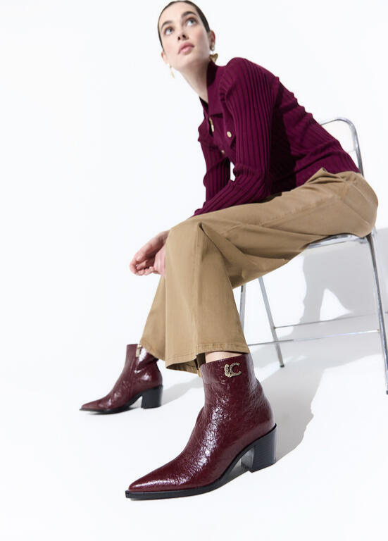 BOTINS EM ECOPELE TEXTURADA BORDEAUX LC - LOLA CASADEMUNT