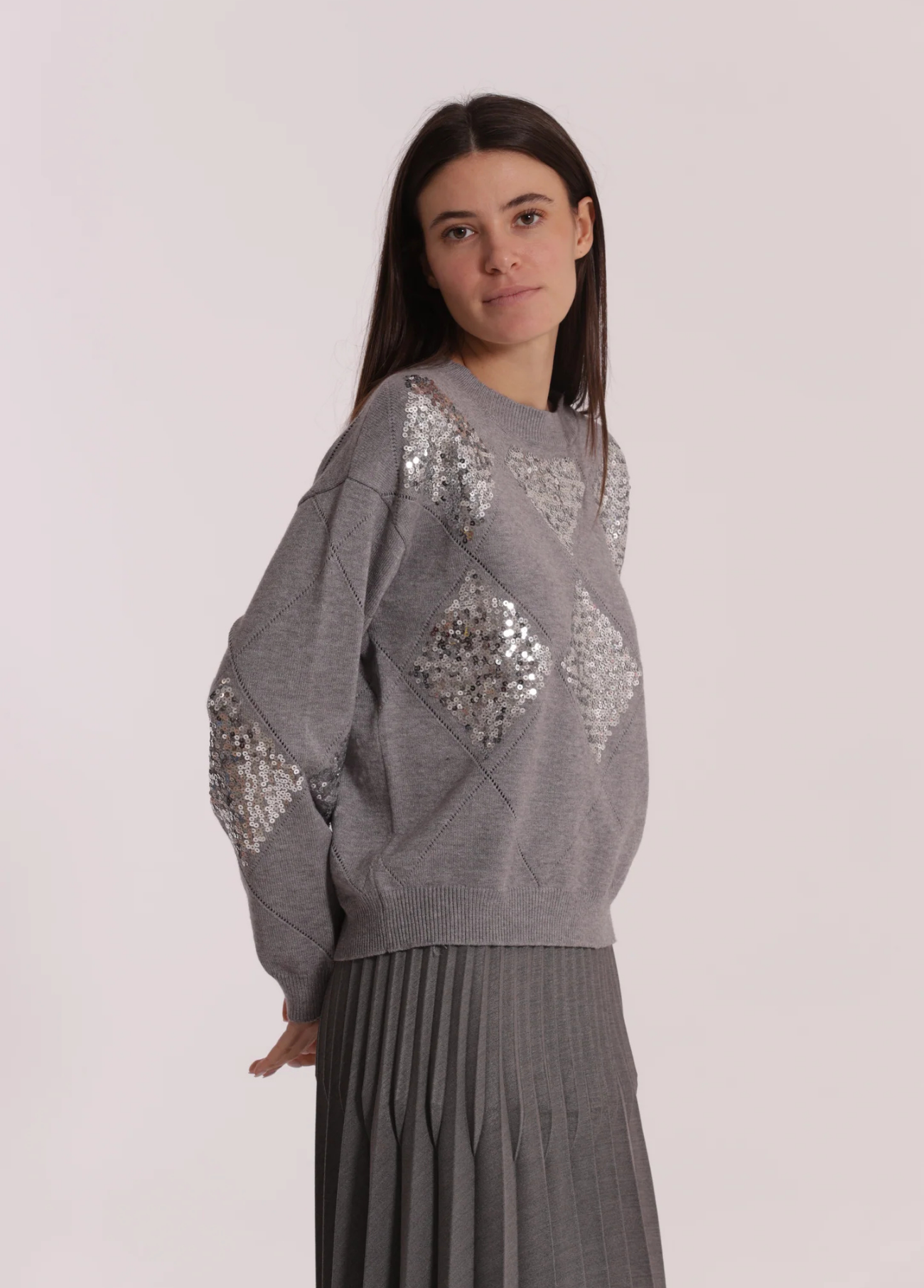 CAMISOLA DE MALHA COM PORMENORES EM LANTEJOULAS - MIMI MUA