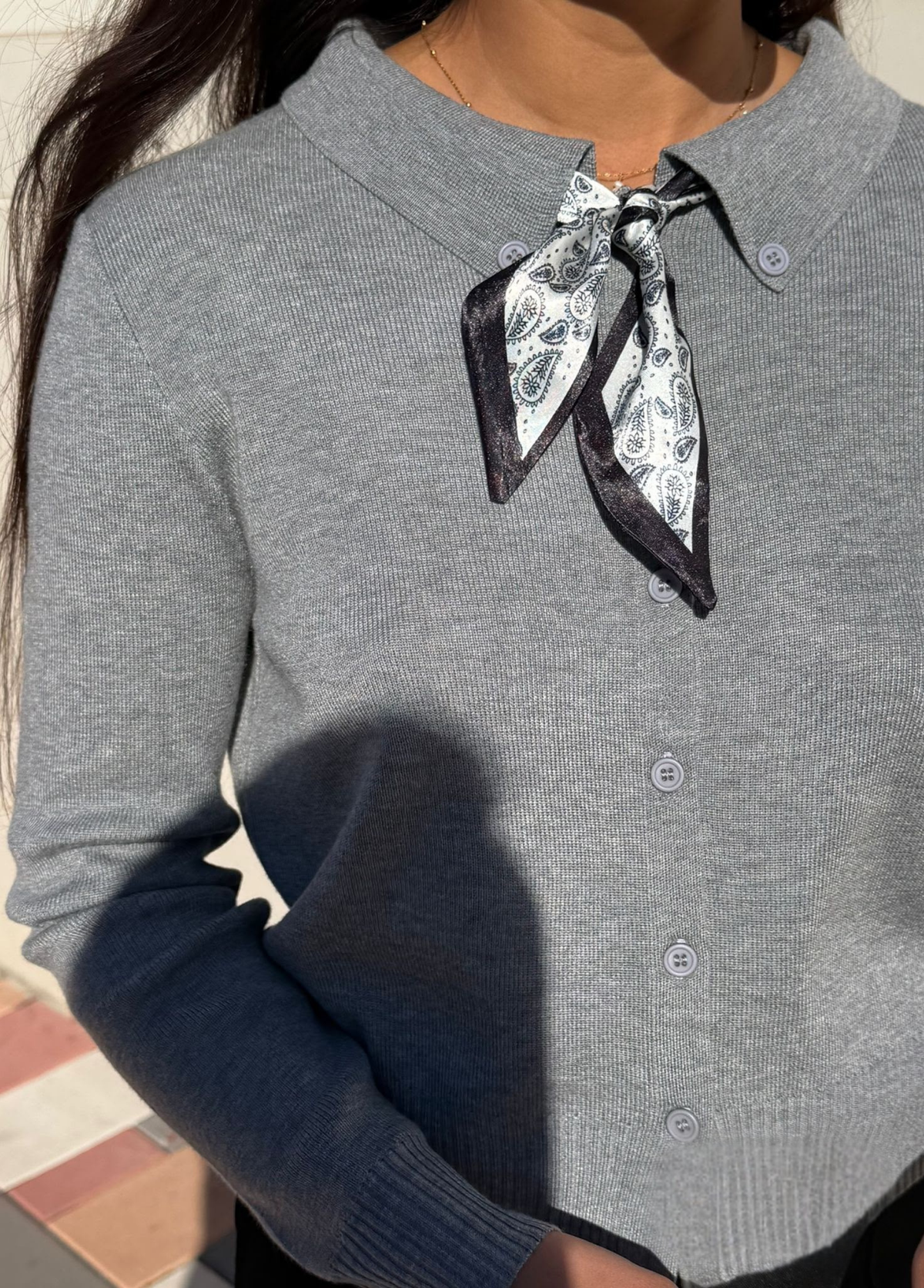 CAMISOLA COM BOTÕES E LAÇO AO PESCOÇO - ALIBY