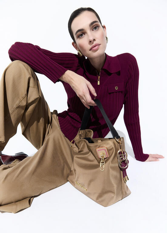 MALA EM NYLON CAMEL COM TAGS, CONTRASTES E APLICAÇÕES LC - LOLA CASADEMUNT