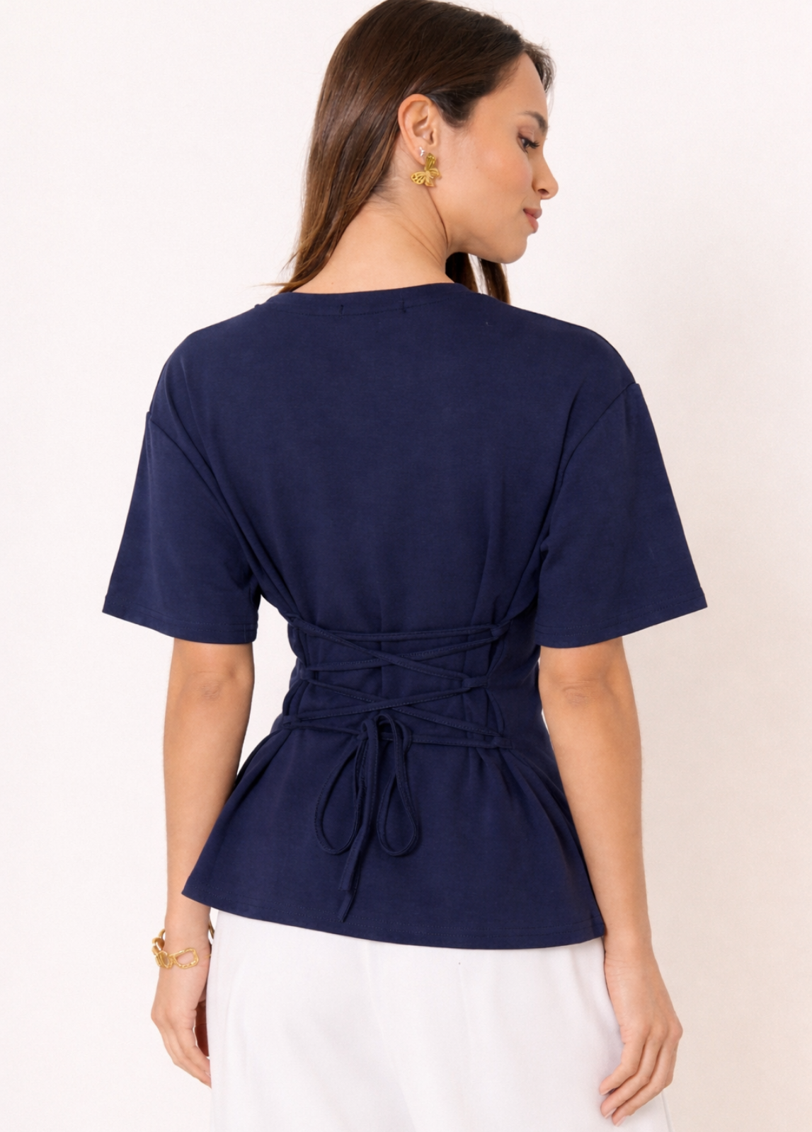 T-SHIRT EM ALGODÃO COM ATILHOS NAS COSTAS - ALIBY