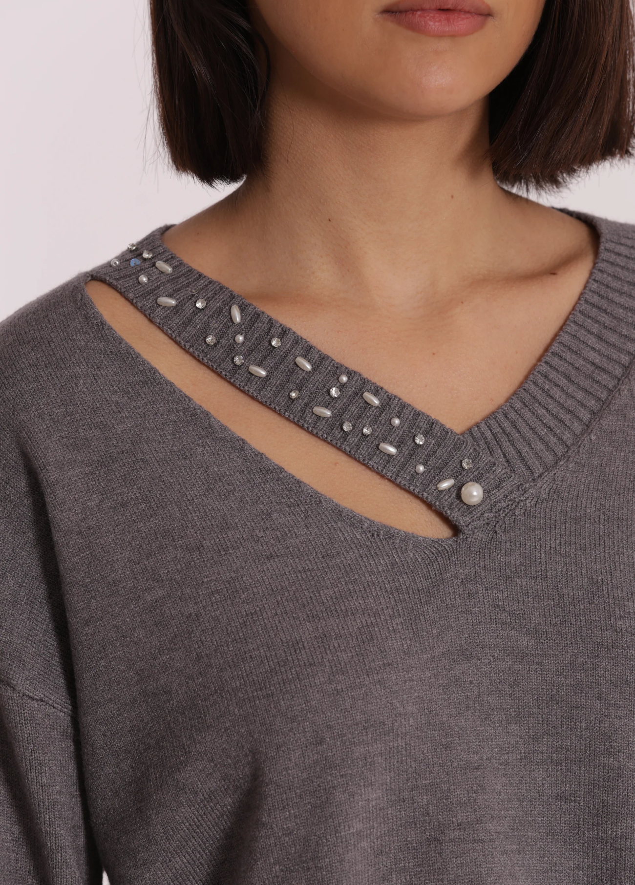CAMISOLA DE MALHA DECOTE EM V E STRASS - MIMI MUA